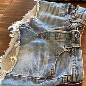 Levi's Light Blue Frayed Women's Cropped Shorts - 27